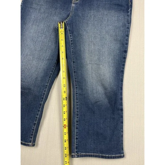 Chicos Women's Denim Capri Size 1 32x20 Medium Wash GUC - Picture 10 of 10